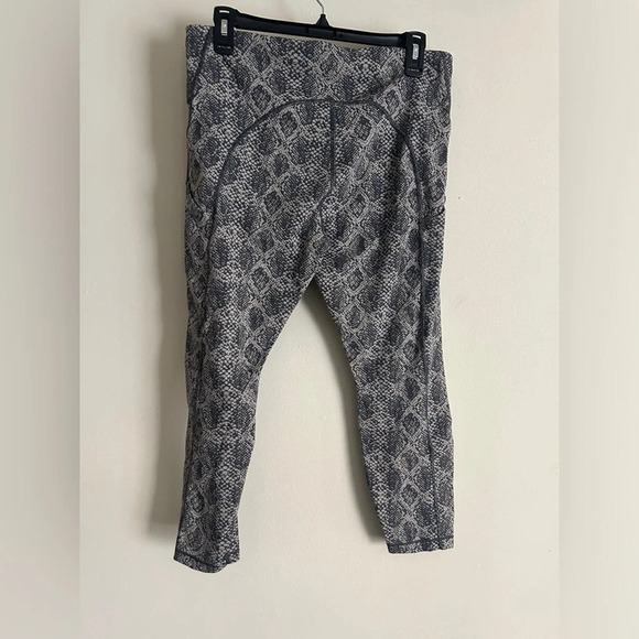 Athleta women’s Ultimate 7/8 Tight leggings L - Picture 2 of 9